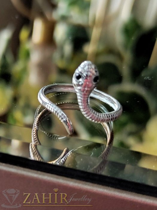 Дамски бижута - Мега яка гравирана змия с кристални черни очи на стоманен пръстен , широк 0,2 см, не променя цвета си - P1589